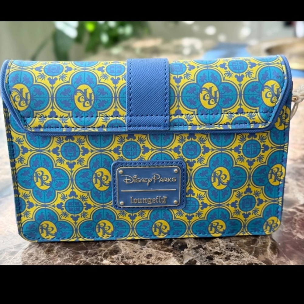 Loungefly x Disney Parks: Riviera Resort Minnie Mouse Hard tag Crossbody NEW